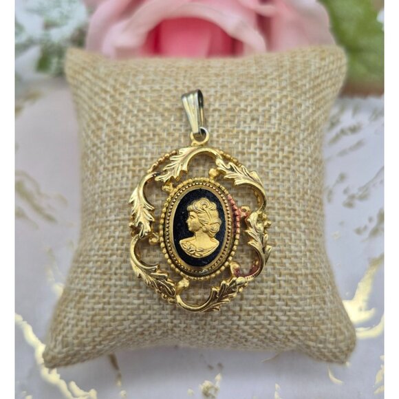 Vintage Whiting & Davis Gold Tone & Black Cameo Leaf Pendant Classic 2" - Picture 3 of 5